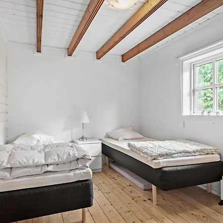 2 Bedroom Awesome In Prázdninový dům