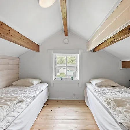 2 Bedroom Awesome In Prázdninový dům