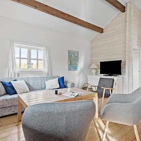 2 Bedroom Awesome In Prázdninový dům *